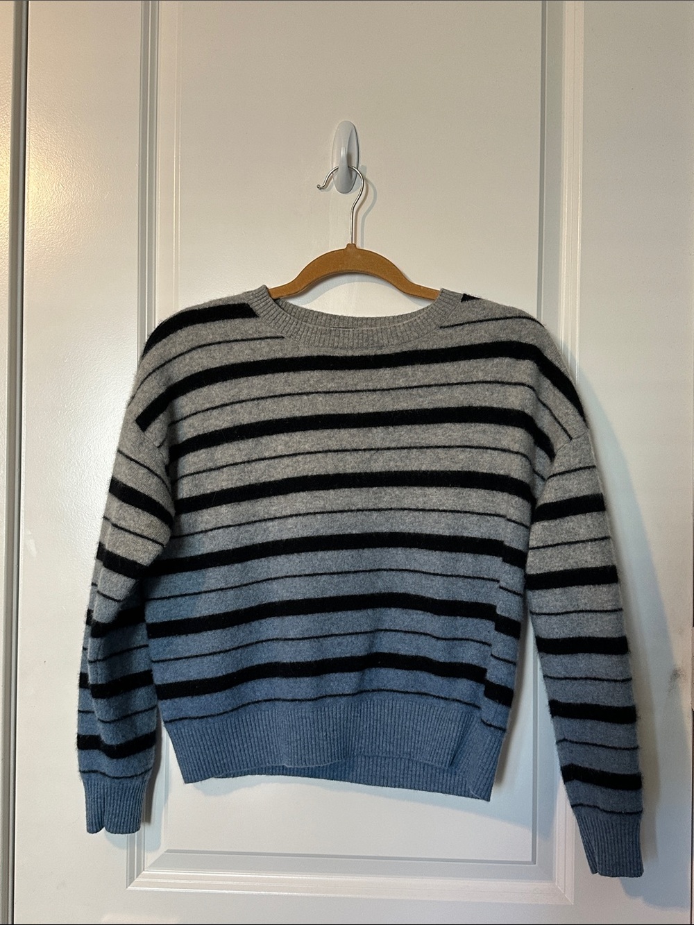 Elie Tahari Gray & Blue Ombrai Striped Crewneck Cashmere Sweater